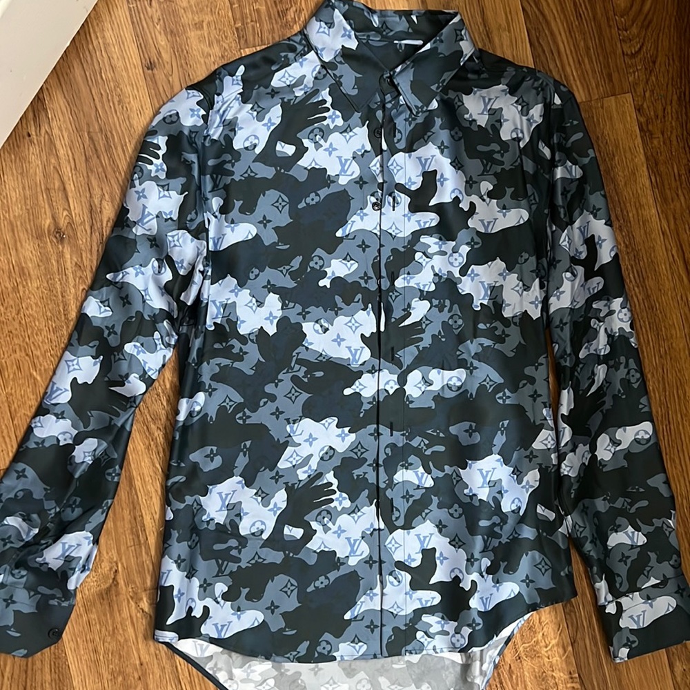 Authentic Louis Vuitton casual dress shirt